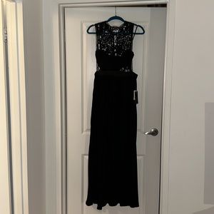 NWT stunning black lace Bloomingdale’s gown